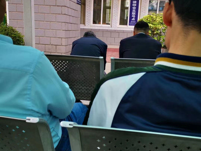 事前與職務侵占罪的犯罪分子通謀是否屬于共犯？深圳刑事律師咨詢網來回答